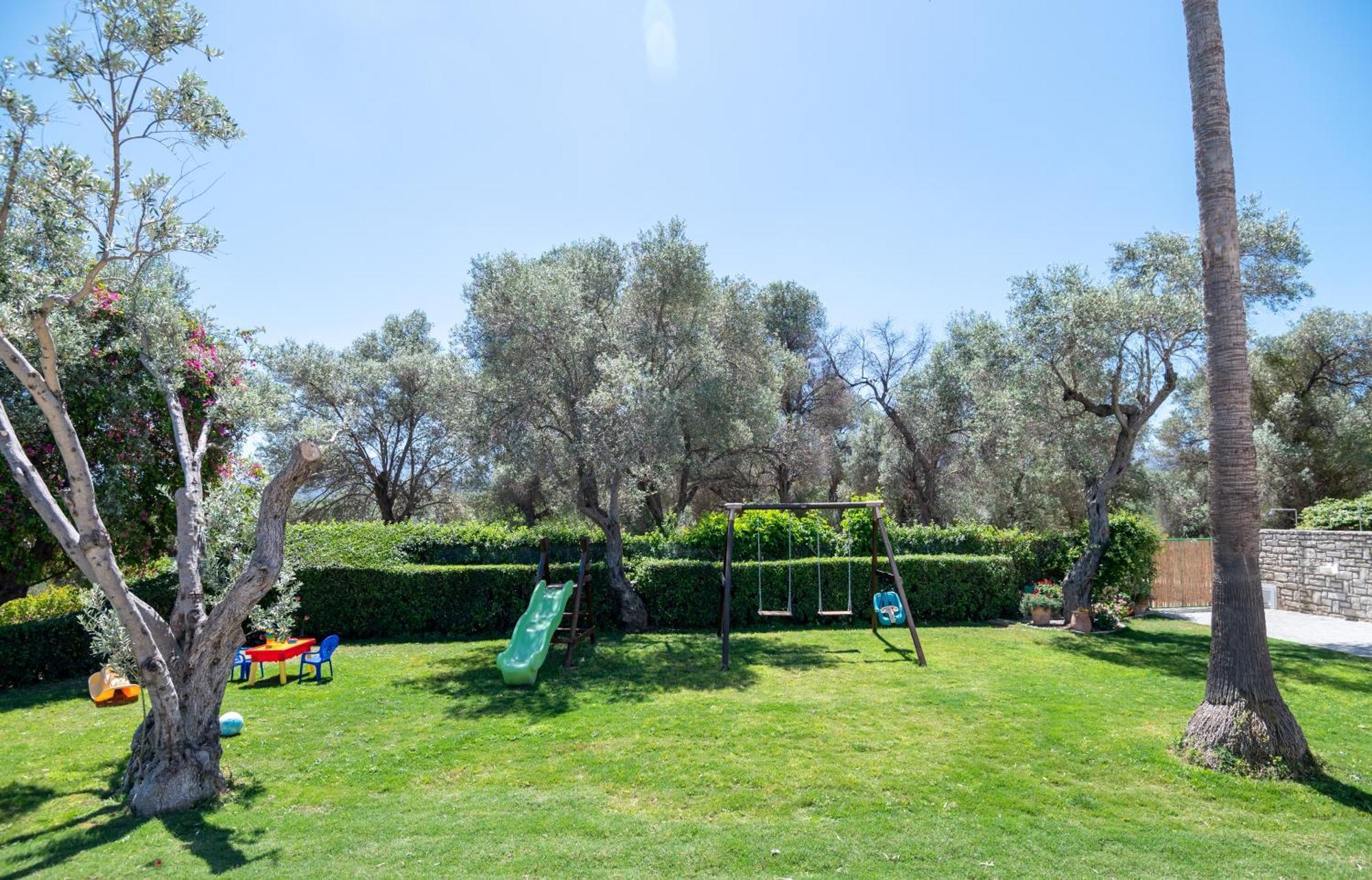 Villa Elisabeth Perama  外观 照片