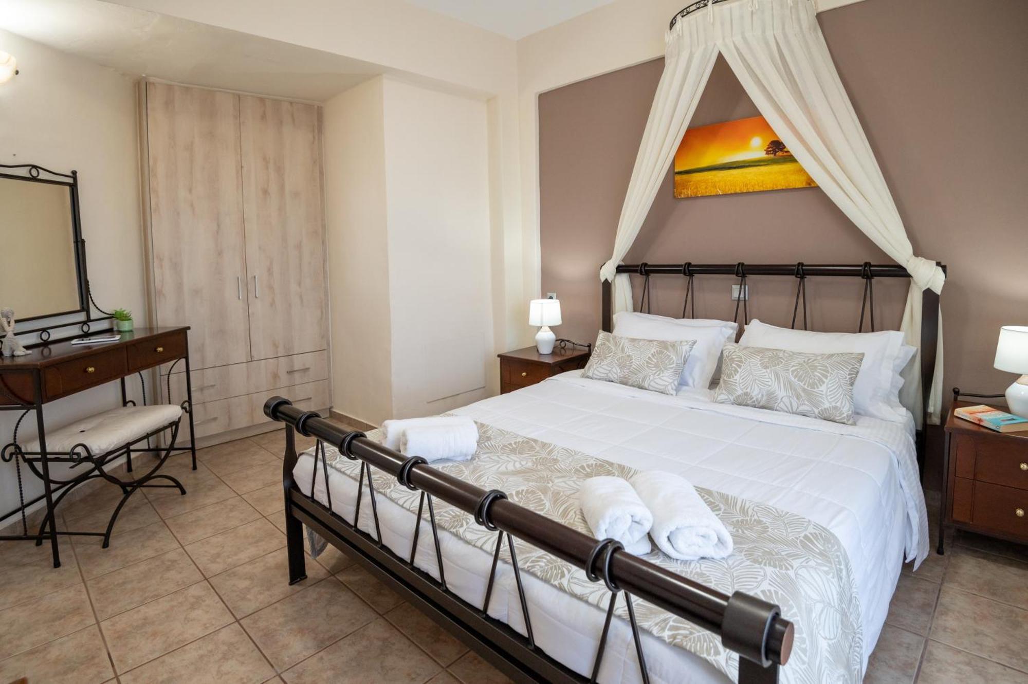 Villa Elisabeth Perama  外观 照片